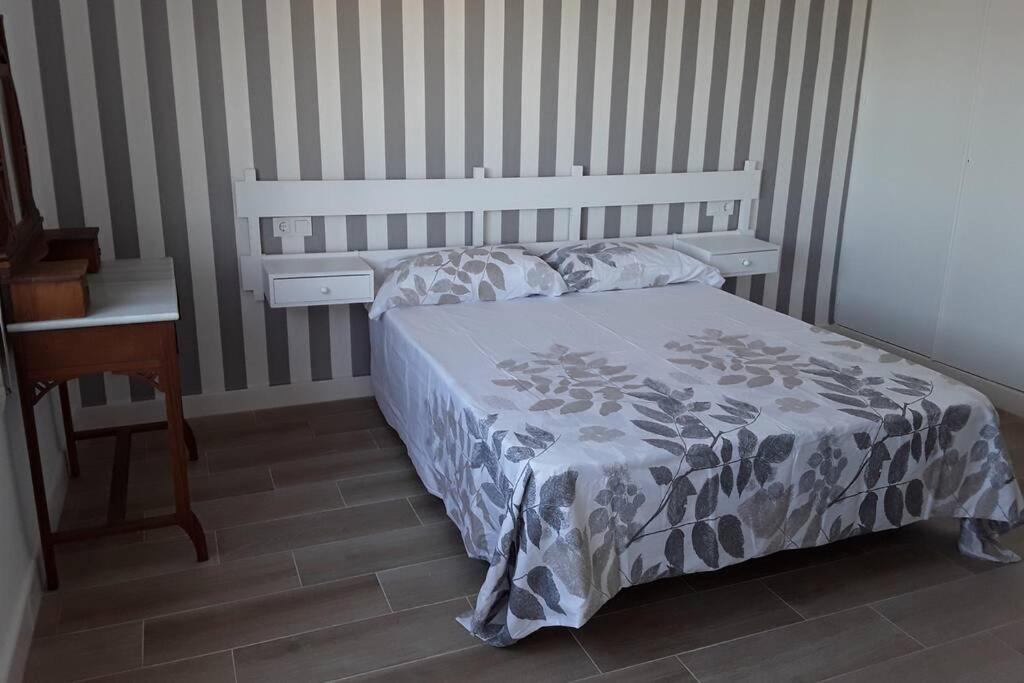 Piso En Primera Linea Con Wifi Y Vistas Al Mar Lo Pagán Εξωτερικό φωτογραφία